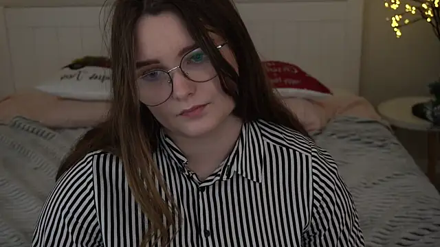 MagicPeachh  online show from December 2024 07:55:01 PM