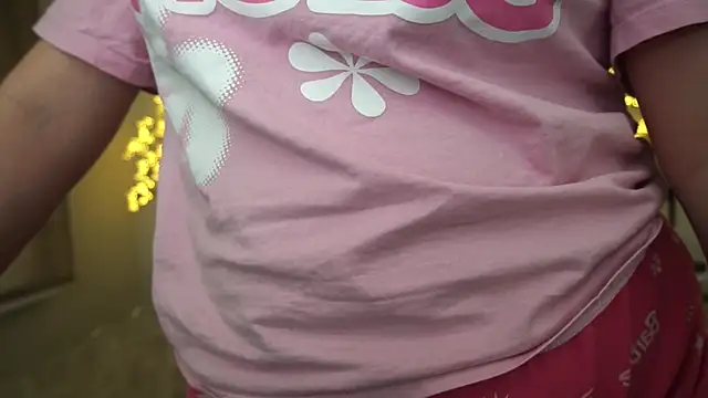 MagicPeachh  online show from February 2025 01:03:01 PM