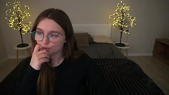 MagicPeachh  online show from October 2025 12:35:01 PM