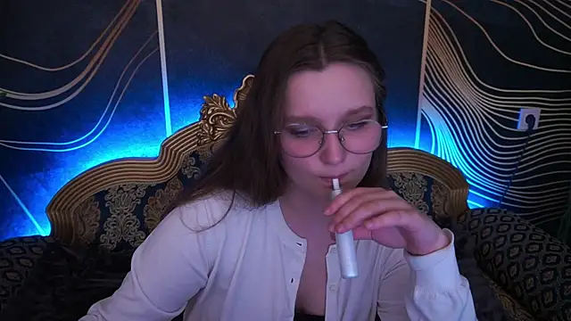 MagicPeachh  online show from November 2025 01:45:01 PM