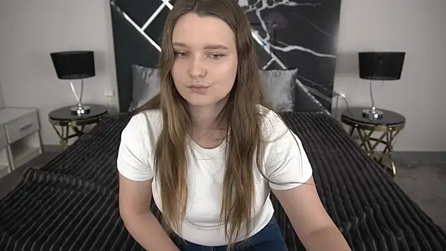 Snapshot of MagicPeachh_ chatting on July 2026 06:05:01 AM MagicPeachh online show from July 2026 06:05:01 AM