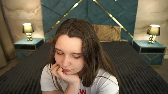 Snapshot of MagicPeachh_ chatting on July 2026 06:02:02 PM MagicPeachh online show from July 2026 06:02:02 PM