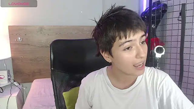 Snapshot of Bryce_Evans chatting on December 2024 08:43:02 PM Bryce Evans online show from December 2024 08:43:02 PM