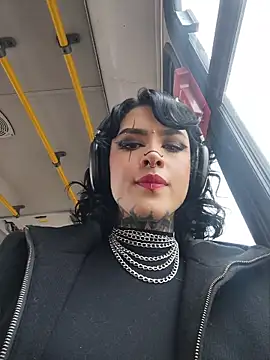 taaylor33 online show from April 2026 09:51:02 PM