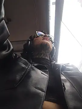 taaylor33 online show from April 2026 08:22:01 PM