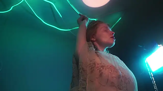 ginger hugs online show from September 2025 09:59:02 PM