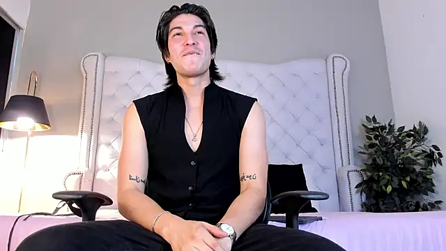 Karimferrer online show from November 2025 07:47:01 PM