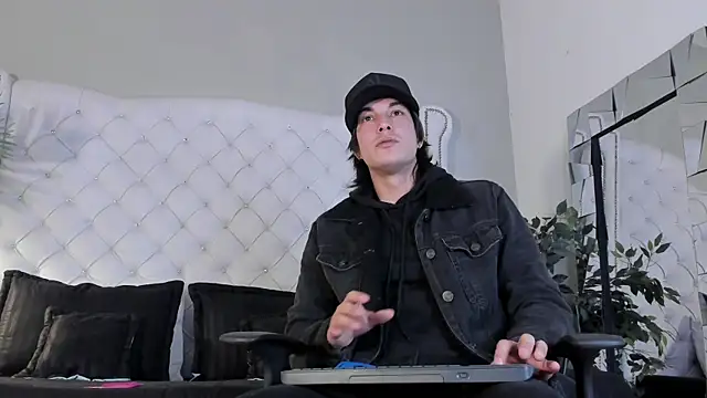 Karimferrer online show from November 2025 09:06:01 PM