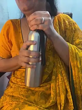 Snapshot of Spicy_sari_girl chatting on May 2026 01:56:02 AM Spicy sari girl online show from May 2026 01:56:02 AM