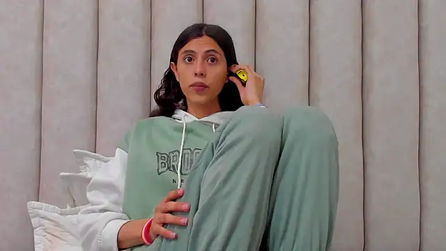 Snapshot of FreyaMoller chatting on October 2025 06:50:02 PM FreyaMoller online show from October 2025 06:50:02 PM