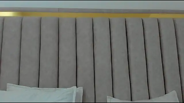 FreyaMoller online show from December 2025 01:20:02 PM