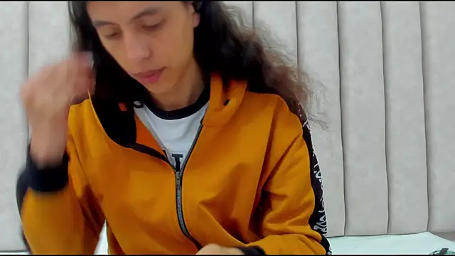 FreyaMoller online show from December 2025 01:52:02 PM