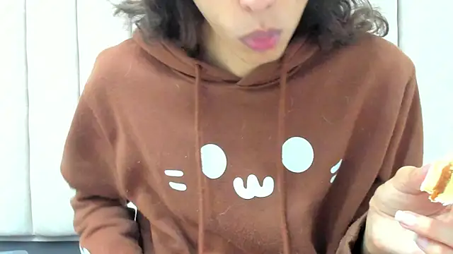 FreyaMoller online show from April 2026 07:07:02 PM