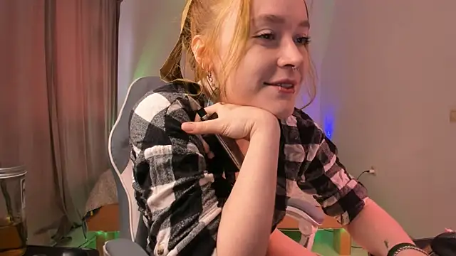 Snapshot of alisahug chatting on April 2026 12:26:02 PM alisahug online show from April 2026 12:26:02 PM