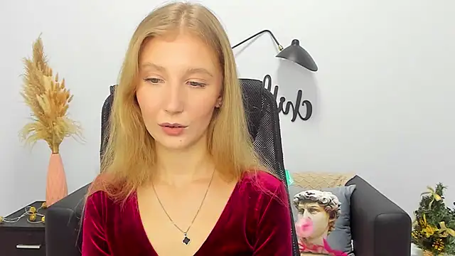 Snapshot of LolaWilsons chatting on January 2025 01:30:01 PM LolaWilsons online show from January 2025 01:30:01 PM