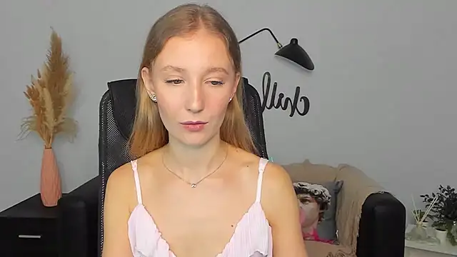 Snapshot of LolaWilsons chatting on February 2025 09:28:01 AM LolaWilsons online show from February 2025 09:28:01 AM