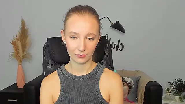 Snapshot of LolaWilsons chatting on February 2025 12:37:01 PM LolaWilsons online show from February 2025 12:37:01 PM