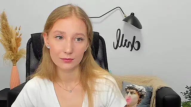 Snapshot of LolaWilsons chatting on March 2025 09:24:02 AM LolaWilsons online show from March 2025 09:24:02 AM