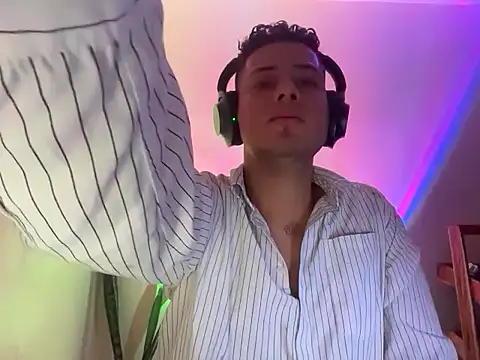 Malandralle online show from November 2025 02:35:01 AM