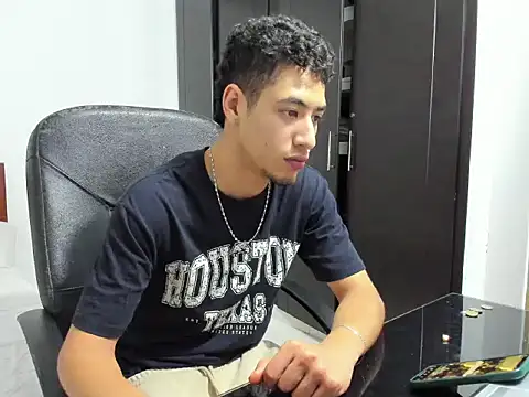 Chandler ken online show from October 2025 01:18:01 AM