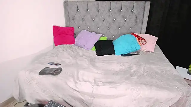 valenthottie online show from February 2025 02:28:01 AM