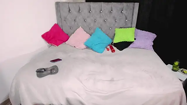 valenthottie online show from March 2025 02:48:01 AM