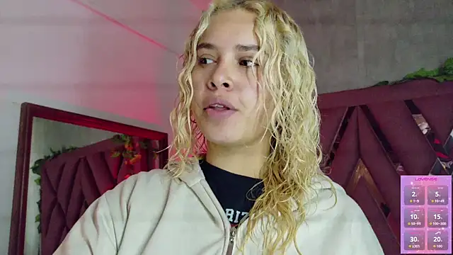 Snapshot of Haelycute chatting on February 2026 12:31:01 PM Haelycute online show from February 2026 12:31:01 PM