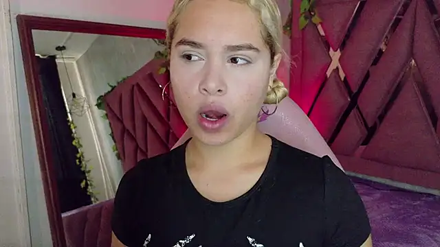 Snapshot of Haelycute chatting on February 2026 12:32:02 PM Haelycute online show from February 2026 12:32:02 PM