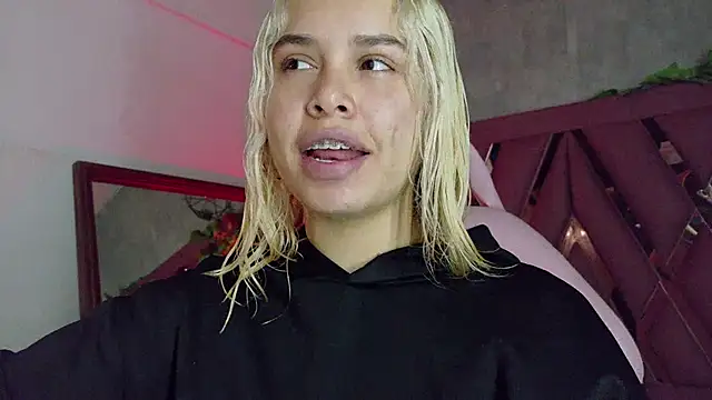 Snapshot of Haelycute chatting on February 2026 12:12:01 PM Haelycute online show from February 2026 12:12:01 PM