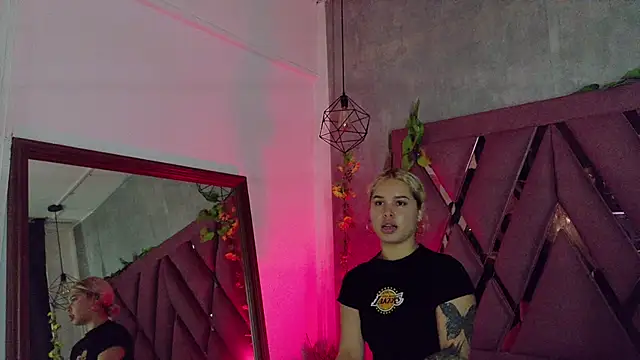 Snapshot of Haelycute chatting on February 2026 12:02:02 PM Haelycute online show from February 2026 12:02:02 PM