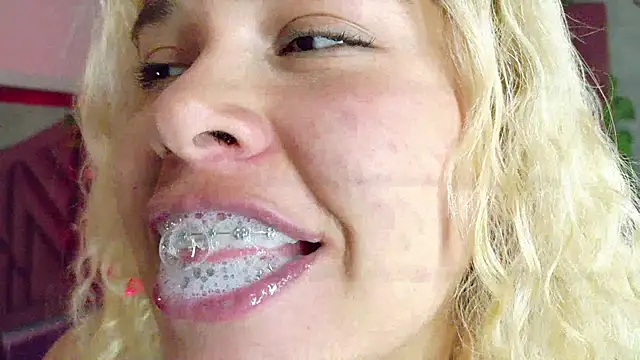 Snapshot of Haelycute chatting on February 2026 12:39:02 PM Haelycute online show from February 2026 12:39:02 PM