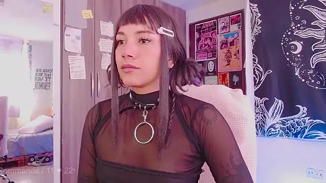 melissahowl online show from October 2025 07:43:01 PM