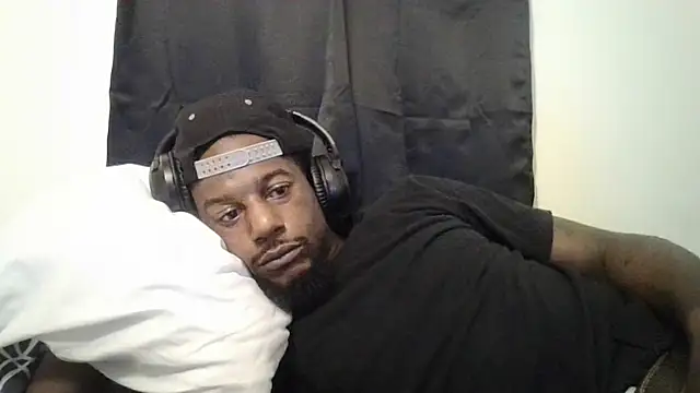 Snapshot of DreamvilleINC chatting on September 2025 06:13:02 AM DreamvilleINC online show from September 2025 06:13:02 AM