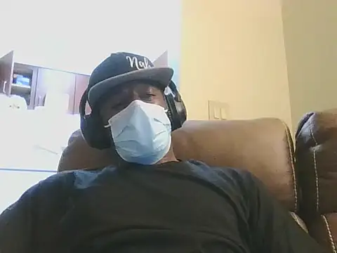 Snapshot of DreamvilleINC chatting on September 2025 03:34:01 AM DreamvilleINC online show from September 2025 03:34:01 AM