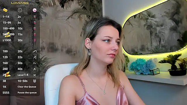 pretty little thing online show from January 2025 04:21:02 PM