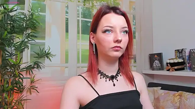 pretty little thing online show from February 2025 01:48:01 PM