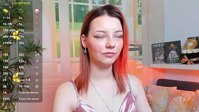 pretty little thing online show from March 2025 01:39:01 PM