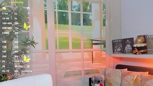 pretty little thing online show from March 2025 01:05:01 AM