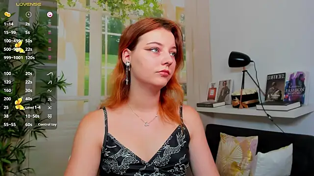 pretty little thing online show from September 2025 12:05:02 PM