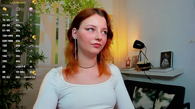 pretty little thing online show from October 2025 05:33:02 PM