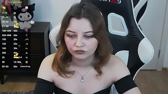 pretty little thing online show from April 2026 05:28:01 PM