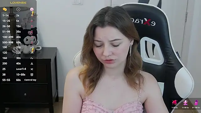 Snapshot of pretty_little_thing chatting on June 2026 06:09:01 PM pretty little thing online show from June 2026 06:09:01 PM