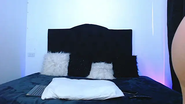 Jennifer Louisee online show from December 2024 04:15:02 AM