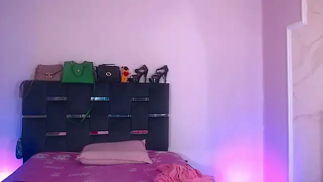 sexy-luna-star-ts online show from October 2025 06:58:01 AM