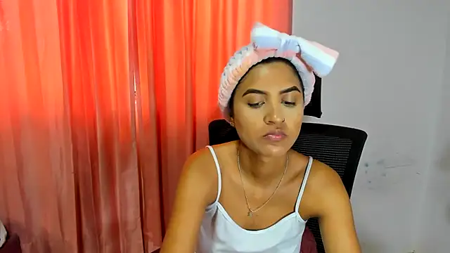 Snapshot of FalakRese chatting on October 2025 07:12:02 PM FalakRese online show from October 2025 07:12:02 PM