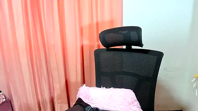 Snapshot of FalakRese chatting on October 2025 05:58:02 PM FalakRese online show from October 2025 05:58:02 PM