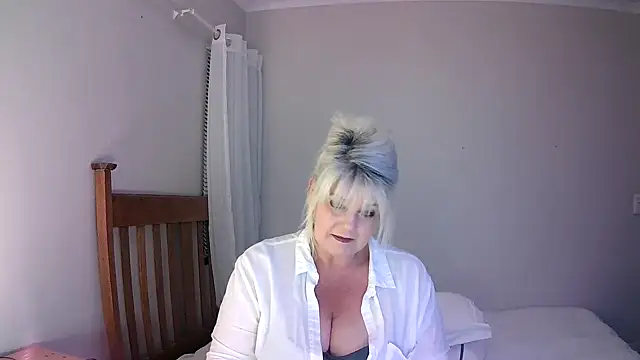 Miahotmilf online show from January 2025 07:49:02 PM