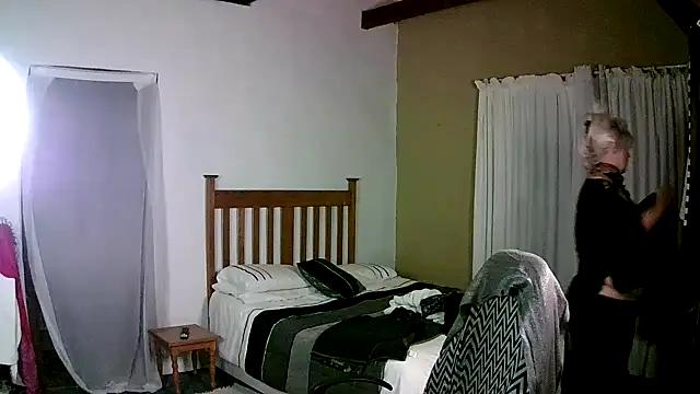 Miahotmilf online show from November 2025 10:04:02 PM