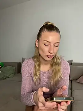 belle98 online show from November 2025 01:39:01 PM