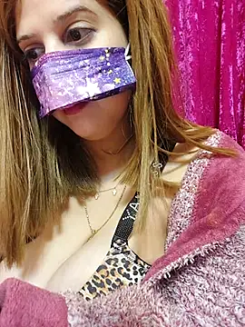 LoNa-daloua online show from April 2026 06:38:01 PM